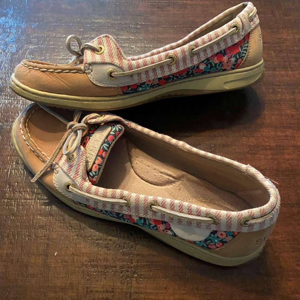 CUTE Sperry Topsider Boat Shoes Berries Sz 8